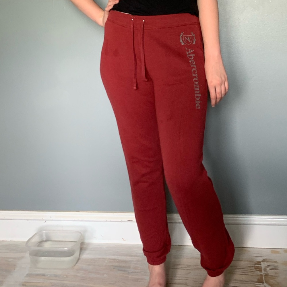 Abercrombie burgundy sweatpants
